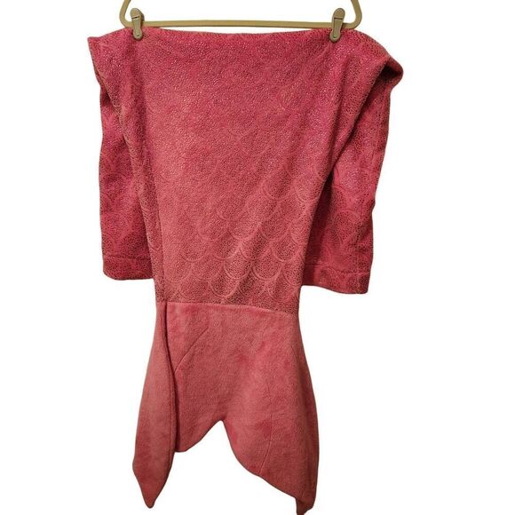 JUSTICE MERMAID TAIL BLANKET PINK SHIMMERING SCALES STEP IN SO SOFT 60” X 25” On - Picture 1 of 5